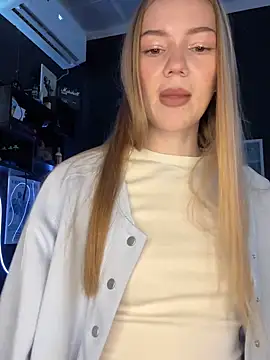 MilaMoone online show from 01/18/26, 10:52