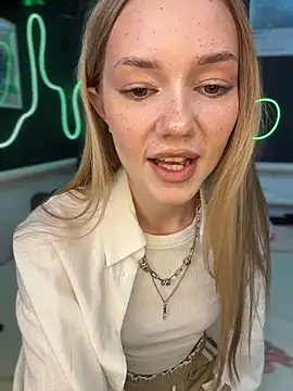 MilaMoone online show from 05/02/26, 11:15