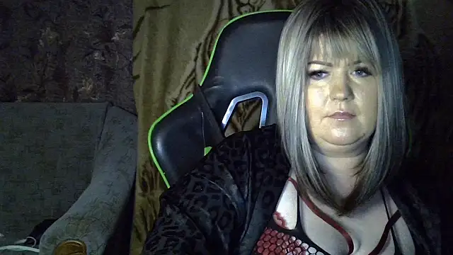 YuliiaSan online show from 10/16/25, 07:37