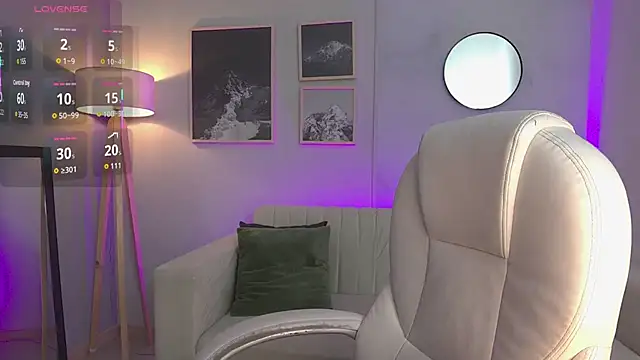 Tiffany Low online show from 10/23/25, 01:54