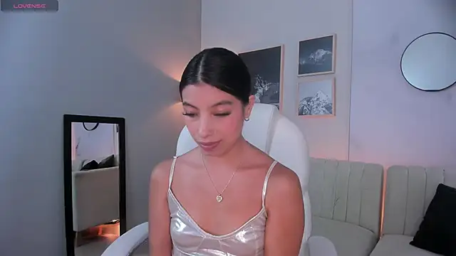 Tiffany Low online show from 11/29/25, 04:43