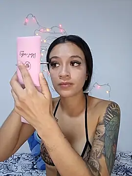 Snapshot of MiQeilaSweet chatting on 02/25/26, 05:44 MiQeilaSweet online show from 02/25/26, 05:44