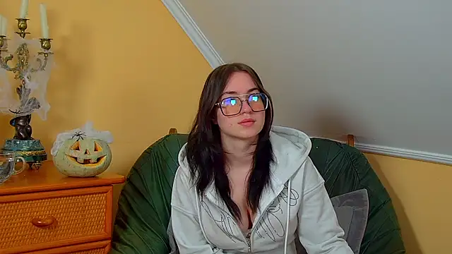 AnneAvery online show from 10/31/25, 06:25