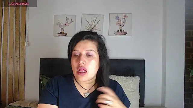 Andrea secret  online show from 11/19/25, 01:00