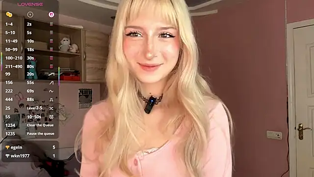 FridaAaberg online show from 11/26/25, 07:42