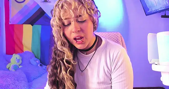 NekoWaifu online show from 11/18/25, 02:10