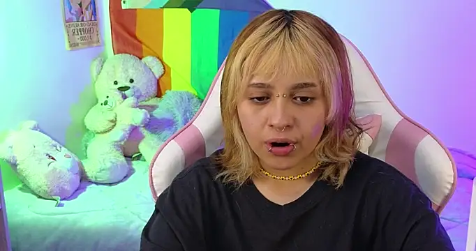 Snapshot of NekoWaifu chatting on 02/06/26, 03:37 NekoWaifu online show from 02/06/26, 03:37