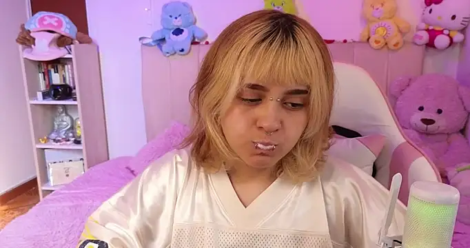 Snapshot of NekoWaifu chatting on 03/03/26, 01:28 NekoWaifu online show from 03/03/26, 01:28