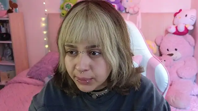 Snapshot of NekoWaifu chatting on 04/01/26, 02:36 NekoWaifu online show from 04/01/26, 02:36