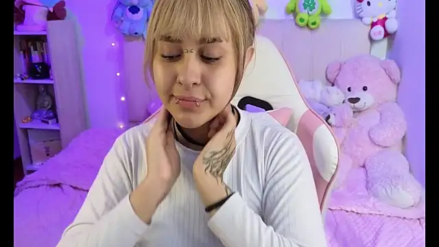 Snapshot of NekoWaifu chatting on 04/09/26, 01:38 NekoWaifu online show from 04/09/26, 01:38