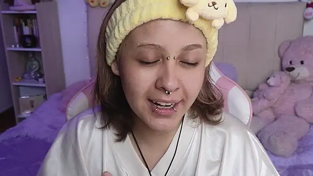 Snapshot of NekoWaifu chatting on 05/12/26, 02:36 NekoWaifu online show from 05/12/26, 02:36