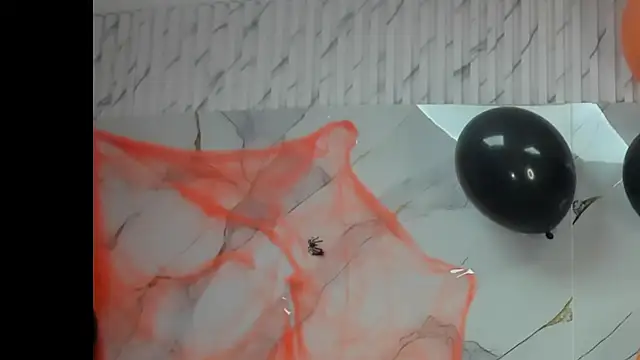 Isabella Blondetf online show from 10/28/25, 08:00