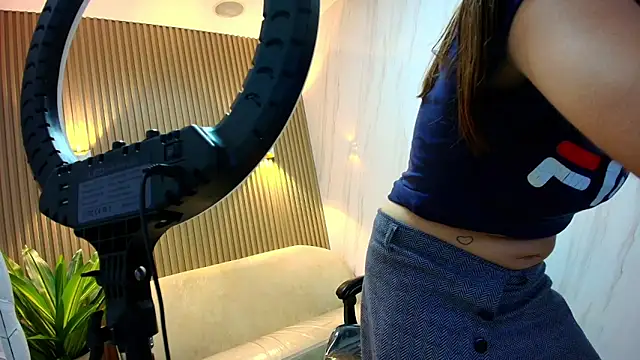 Isabella Blondetf online show from 11/15/25, 12:45