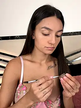 Snapshot of MiaKane99 chatting on 12/04/25, 04:33 MiaKane99 online show from 12/04/25, 04:33