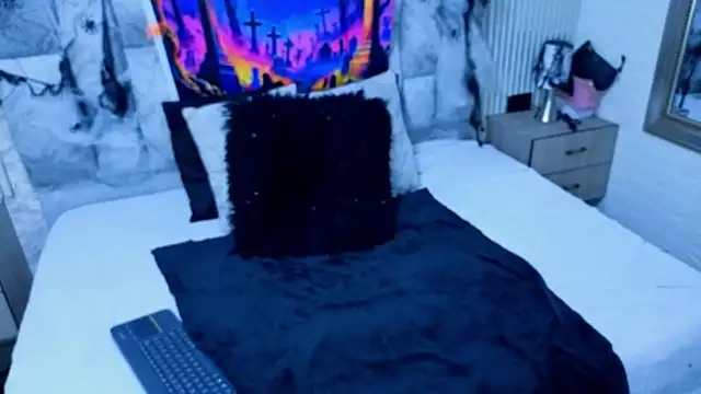 sofiagutierrez   online show from 10/25/25, 03:03