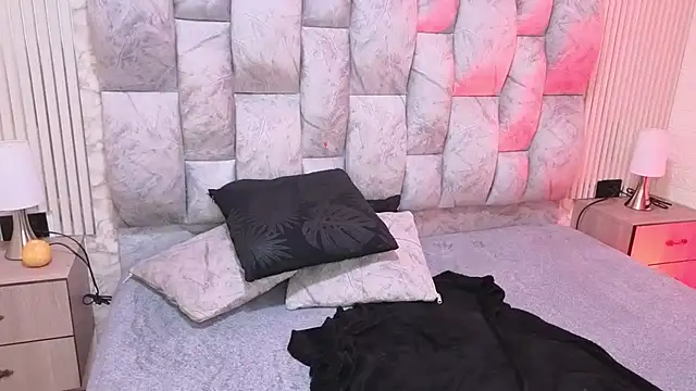 sofiagutierrez   online show from 11/11/25, 03:06