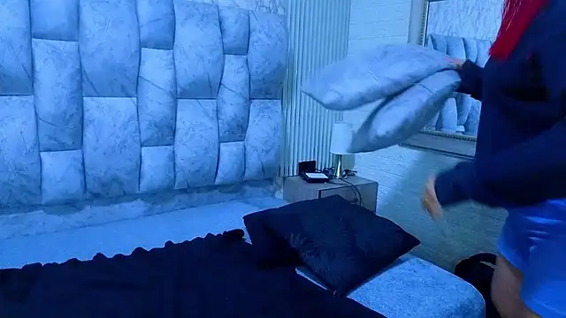 sofiagutierrez   online show from 11/12/25, 10:52