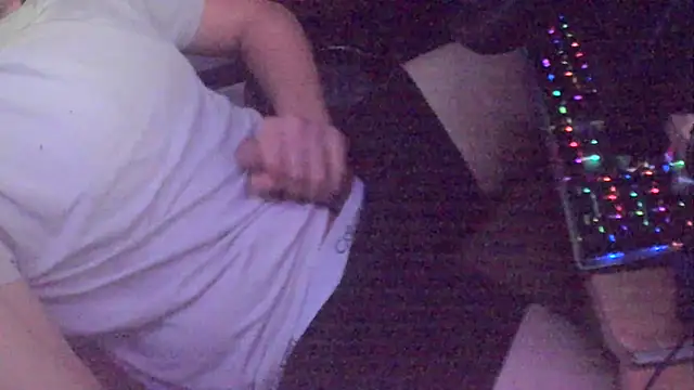 Snapshot of xderox318 chatting on 12/02/25, 11:00 xderox318 online show from 12/02/25, 11:00