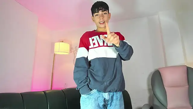 Snapshot of Peter_chase chatting on 02/10/26, 06:23 Peter chase online show from 02/10/26, 06:23