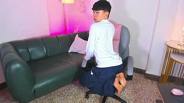 Snapshot of Peter_chase chatting on 02/12/26, 06:25 Peter chase online show from 02/12/26, 06:25