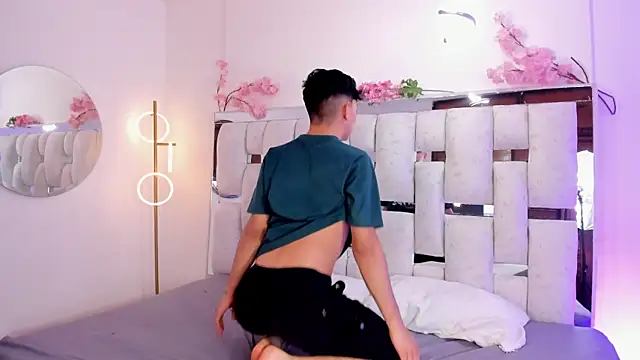 Snapshot of Peter_chase chatting on 04/13/26, 12:27 Peter chase online show from 04/13/26, 12:27