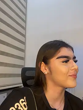 SofiaFontaiine online show from 11/20/25, 04:12