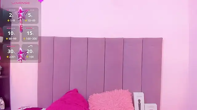 HoollyHendrix online show from 10/08/25, 07:55