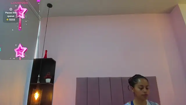 HoollyHendrix online show from 10/16/25, 08:10