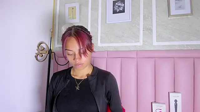 HoollyHendrix online show from 01/08/26, 08:55