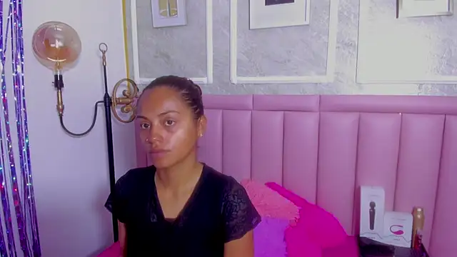 HoollyHendrix online show from 03/11/26, 08:37