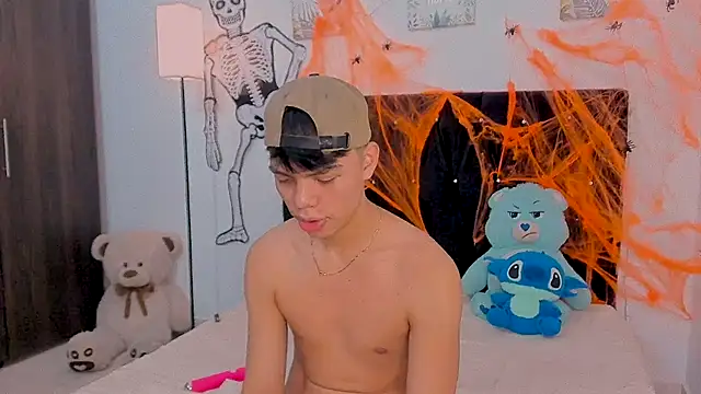 Zacktorres  online show from 10/22/25, 09:36