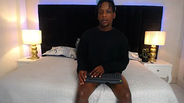 Snapshot of SkylerBigxxx chatting on 06/04/26, 04:29 SkylerBigxxx online show from 06/04/26, 04:29