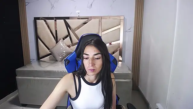 Maily a  online show from 10/25/25, 03:03