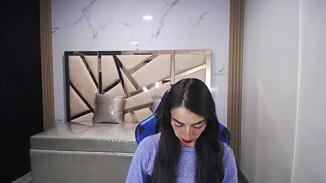 Maily a  online show from 10/29/25, 03:09