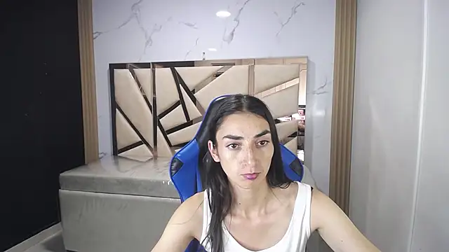 Maily a  online show from 11/19/25, 02:55