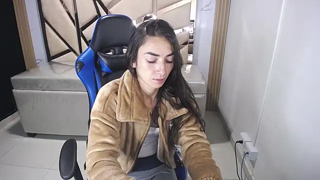 Maily a  online show from 11/27/25, 02:46