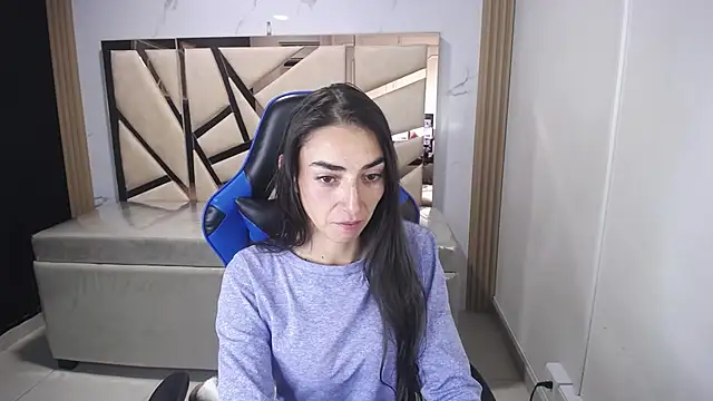 Maily a  online show from 11/29/25, 02:58