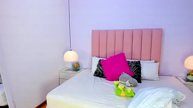 Amy Ferreira online show from 11/12/25, 02:45