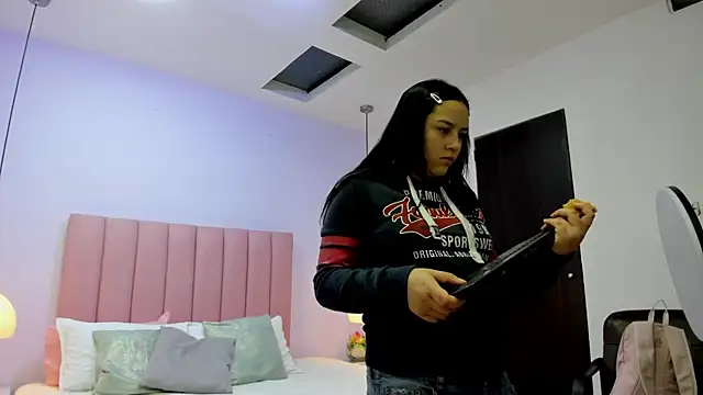 Amy Ferreira online show from 11/17/25, 11:21