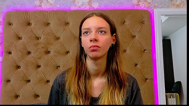 CoraVex online show from 06/12/26, 03:49