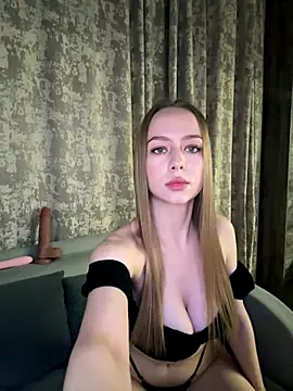 MissOyee online show from 10/31/25, 06:09