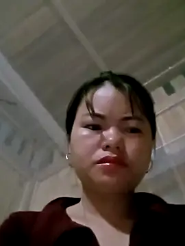 emly-xinh18 online show from 10/31/25, 09:49