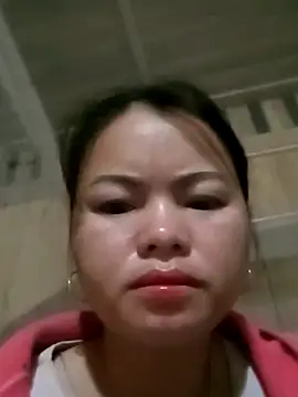 emly-xinh18 online show from 11/20/25, 07:02