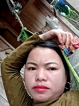 emly-xinh18 online show from 12/17/25, 07:25