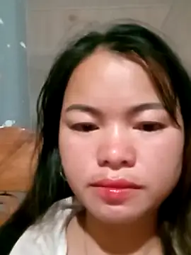 emly-xinh18 online show from 12/19/25, 04:03