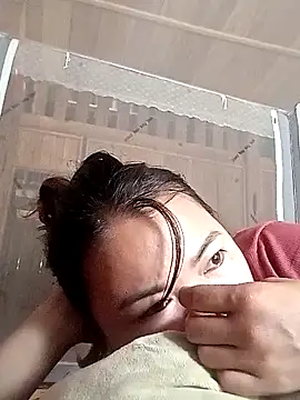 emly-xinh18 online show from 12/21/25, 07:15