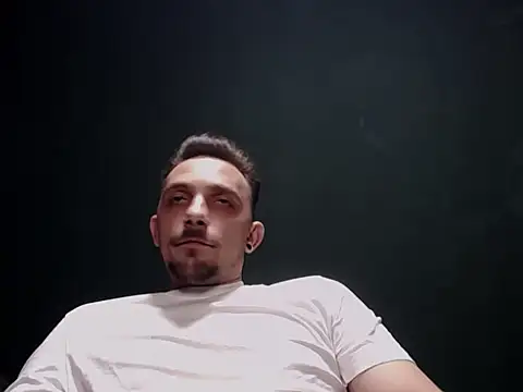 Snapshot of guesswhatbitch chatting on 09/28/25, 07:41 guesswhatbitch online show from 09/28/25, 07:41