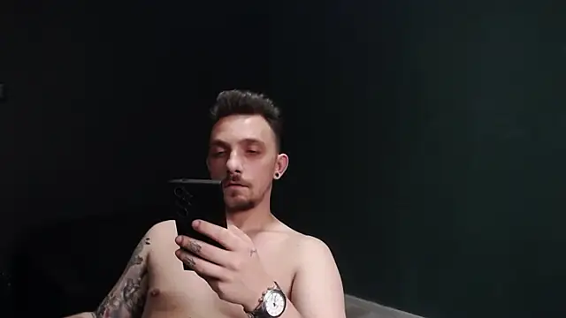 Snapshot of guesswhatbitch chatting on 10/16/25, 07:31 guesswhatbitch online show from 10/16/25, 07:31