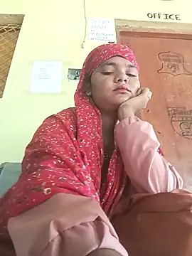 Hot Shredha online show from 11/19/25, 04:34