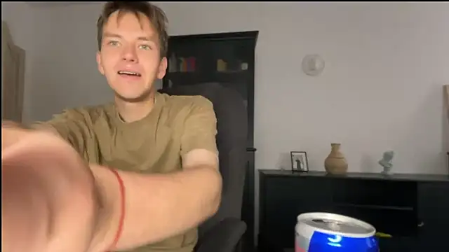 Snapshot of Mark_Voyan chatting on 09/18/25, 11:23 Mark Voyan online show from 09/18/25, 11:23